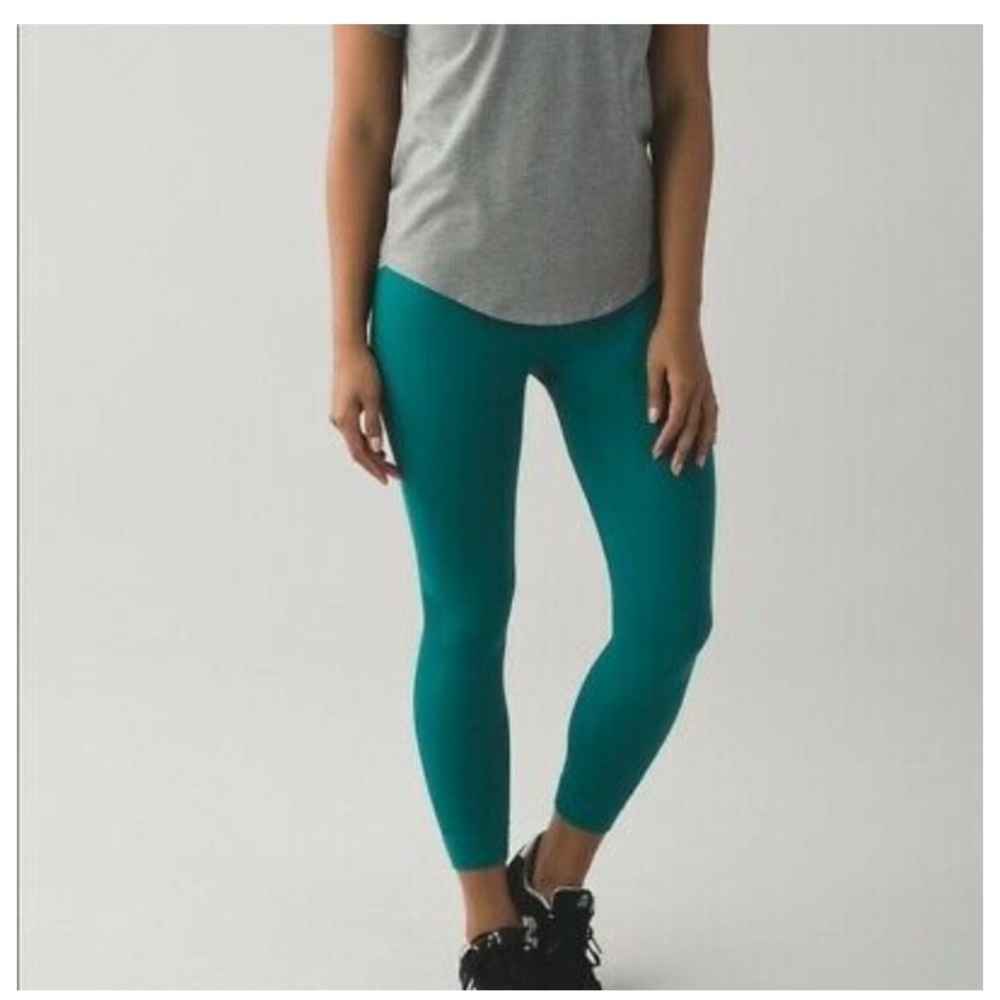 Lululemon zone in crop